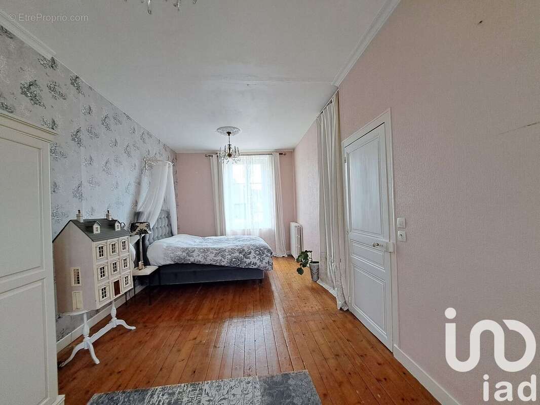 Maison 194 m² à Hommes  - photo 9