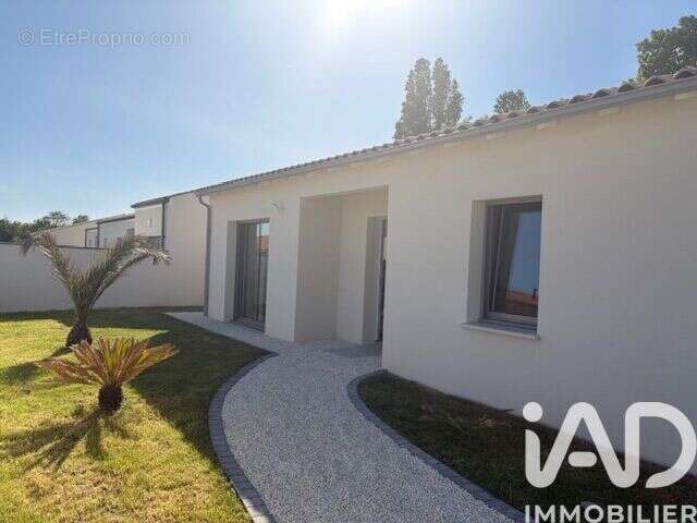 Photo 2 - Maison à COULON