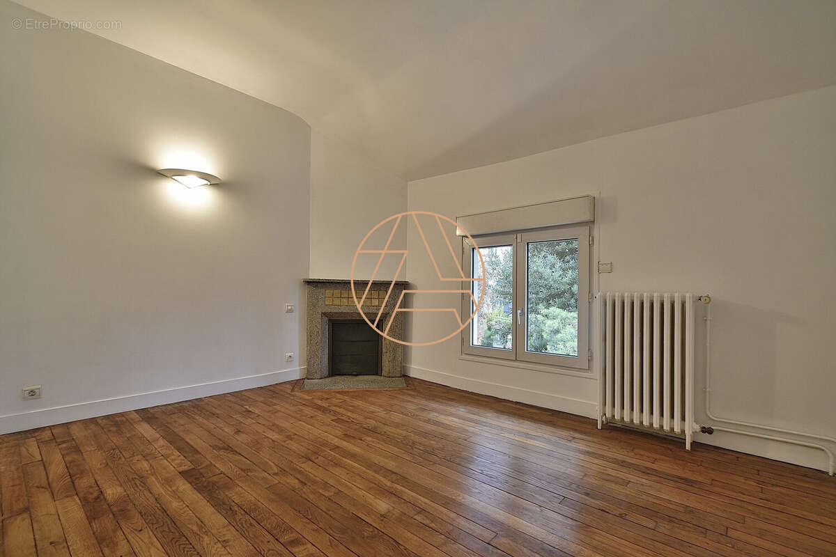 Maison à SAINT-MAUR-DES-FOSSES