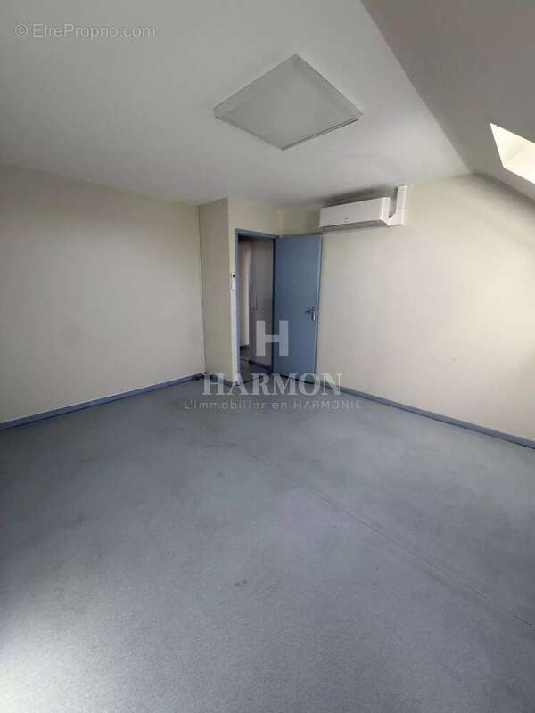 Commerce à SERRES-CASTET