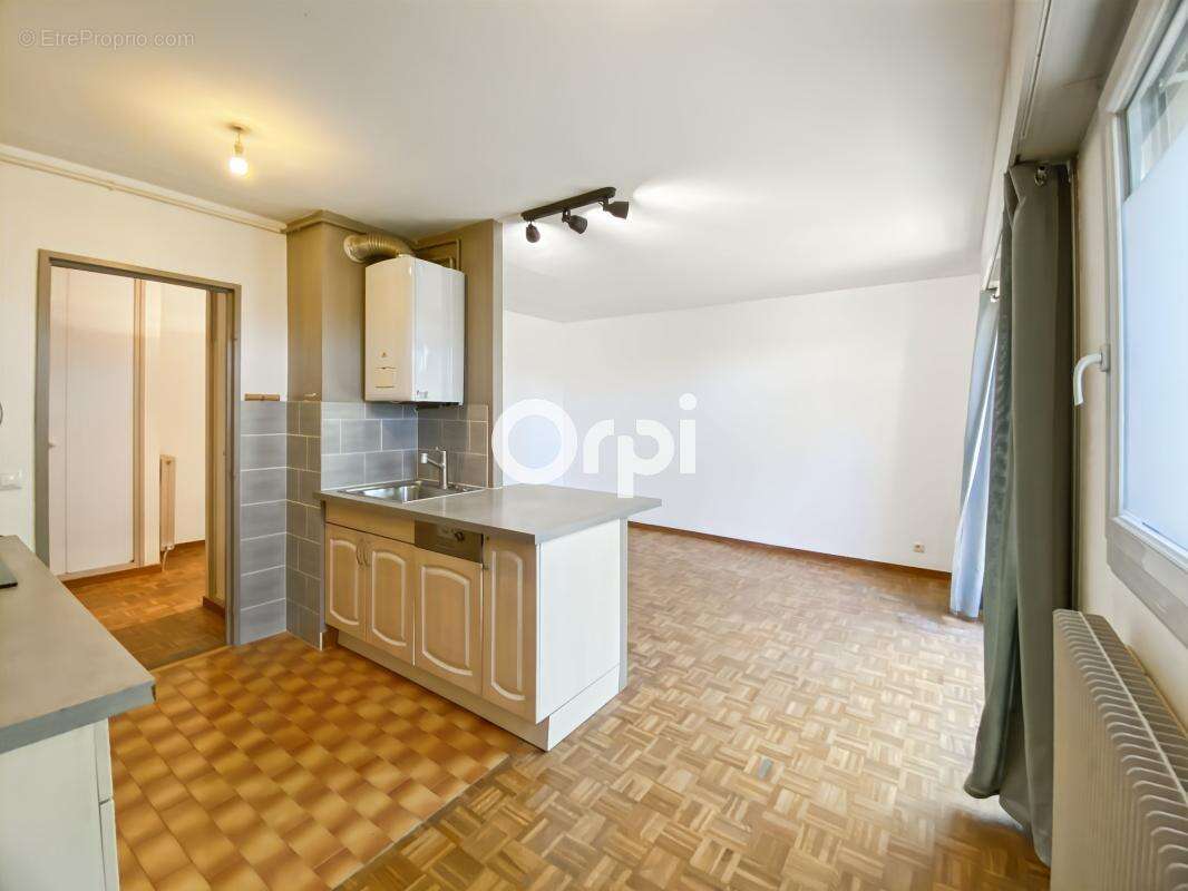 Appartement à MARSEILLE-9E