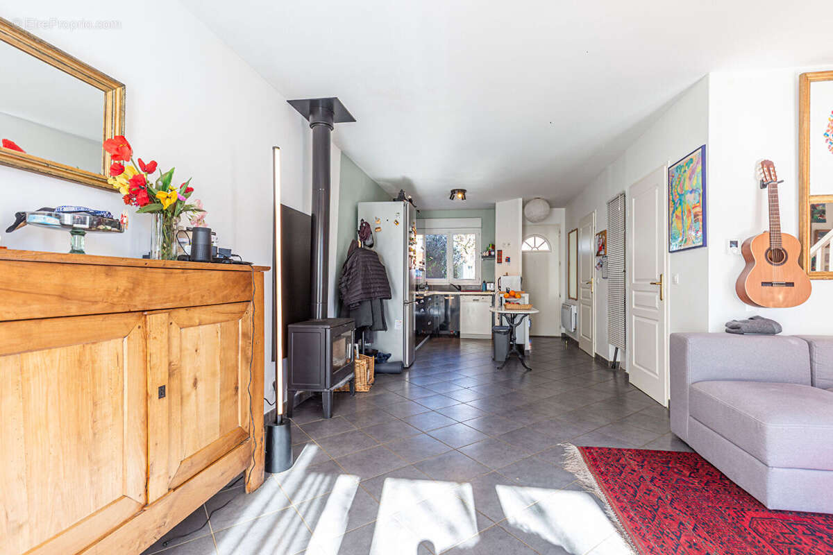 Agence immobiliere laforet - exclusivite - "filao" - la-balme-de-sillingy - maison jumelee de 82,74 m² - terrasse - garage - pla - photo 4