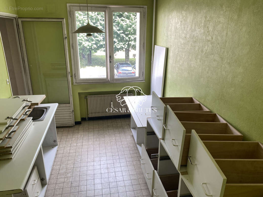 Appartement 87 m² à Saint-Priest  - photo 6
