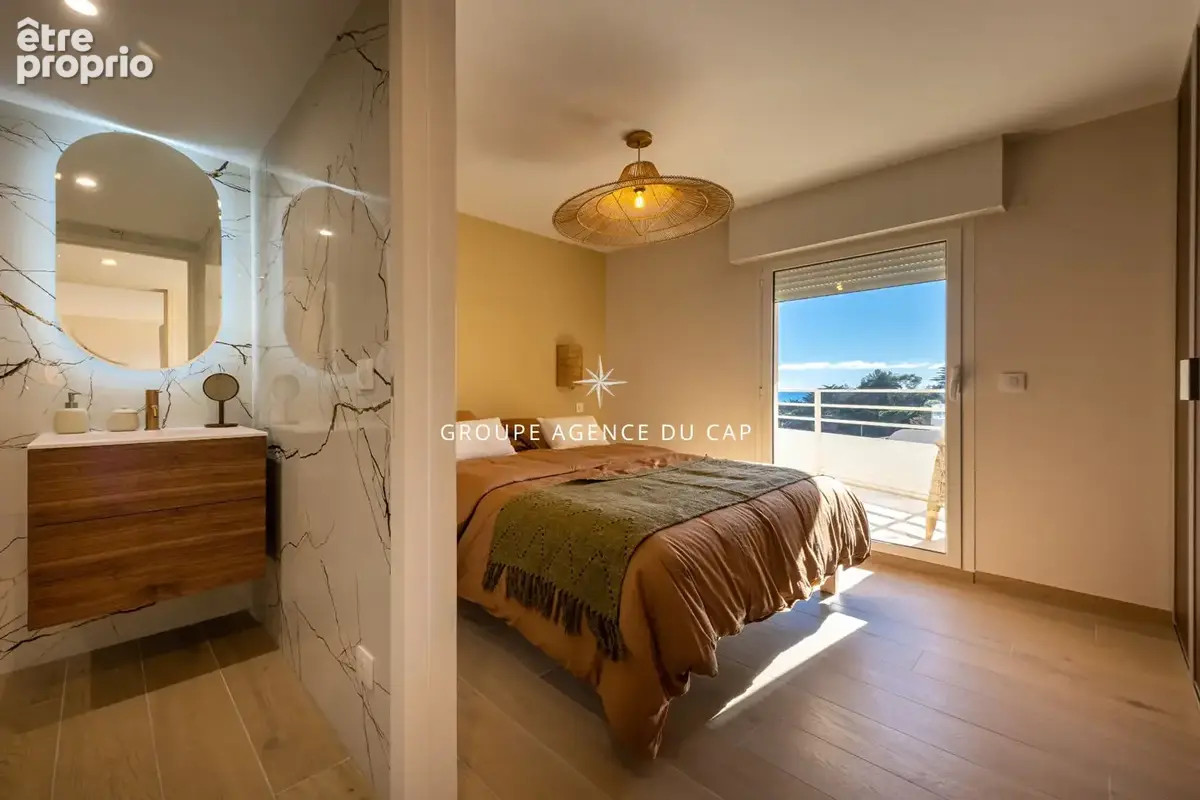 St raphael, pied dans l'eau, duplex 3 pieces de 63 m²  en rez de jardin  + terrasse face mer, parking privé, piscine et acces di - photo 16