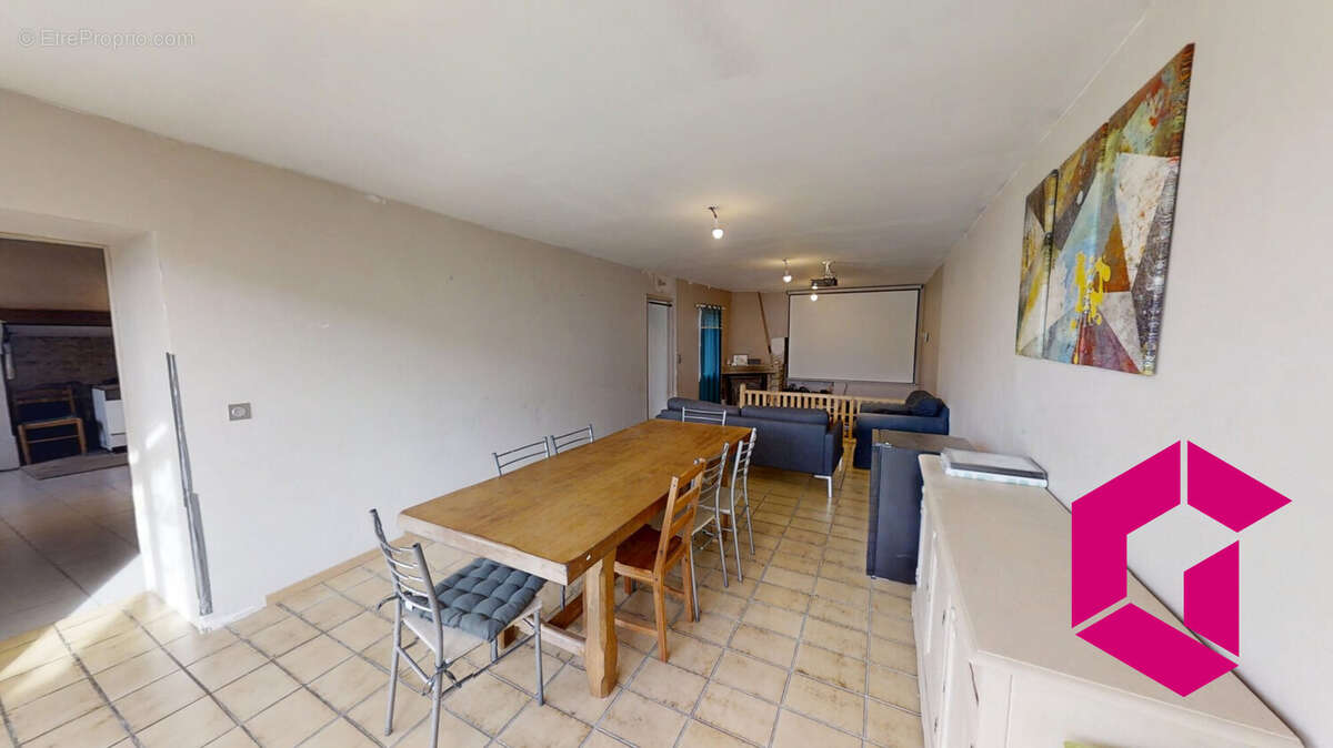 Maison à SAINT-JEAN-DES-OLLIERES