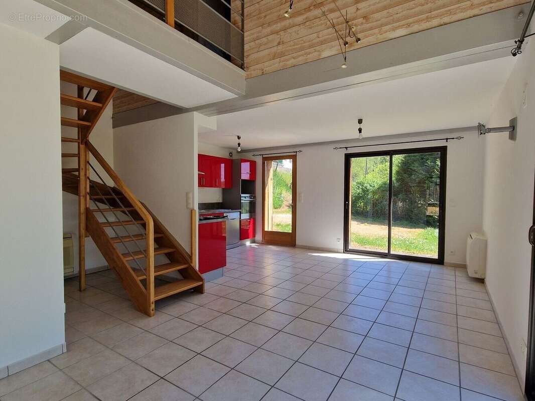 Pièce à vivre - Maison à COUX-ET-BIGAROQUE