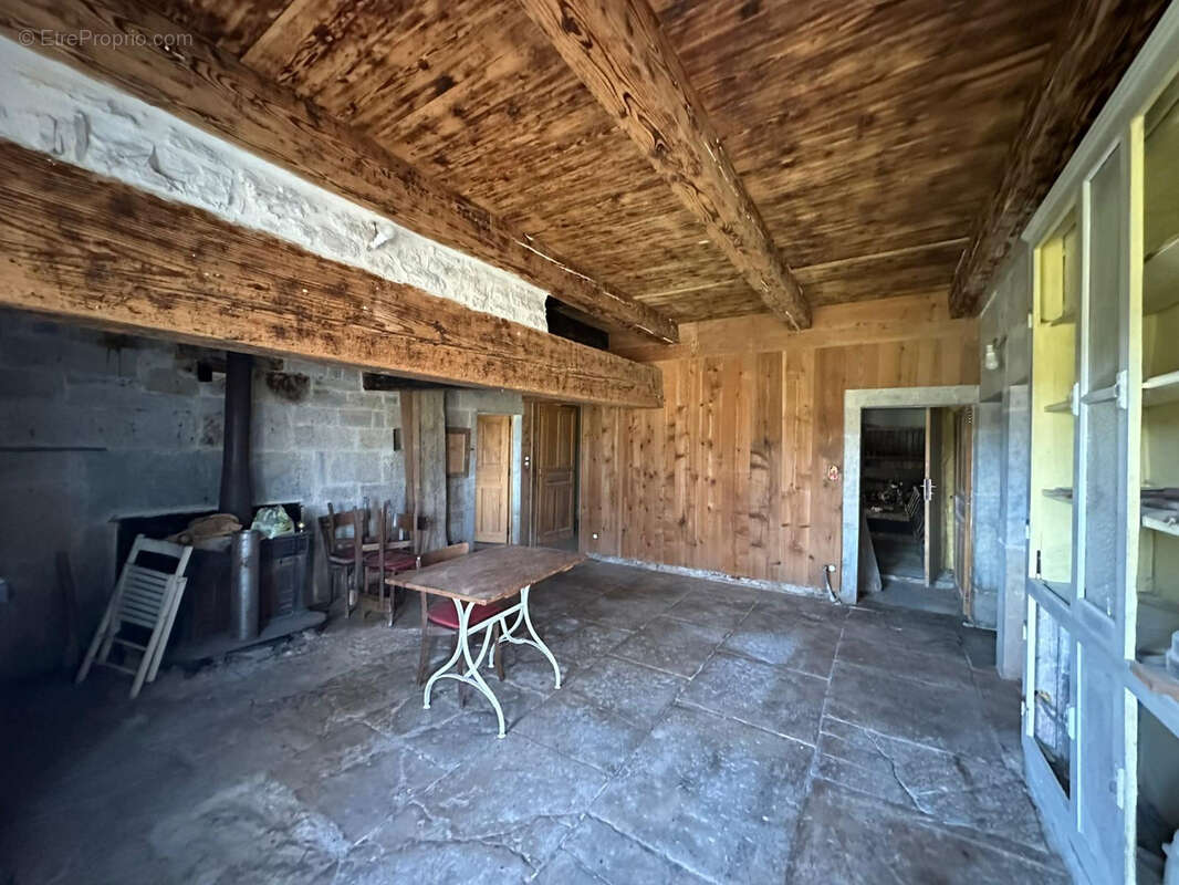 Maison à LAVIRON