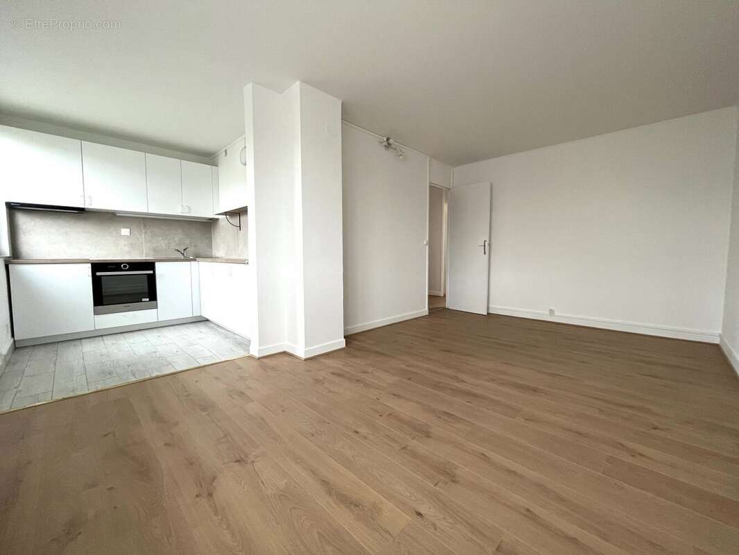 Séjour-cuisine Ouest - Appartement à BAGNOLET