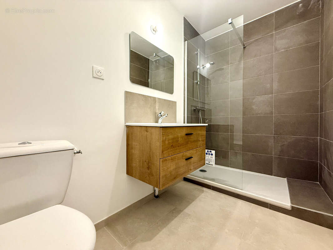 Appartement à SUZE-LA-ROUSSE