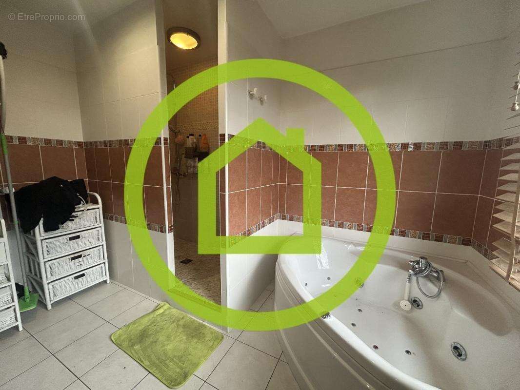 Maison à LA CHAPELLE-D&#039;ARMENTIERES