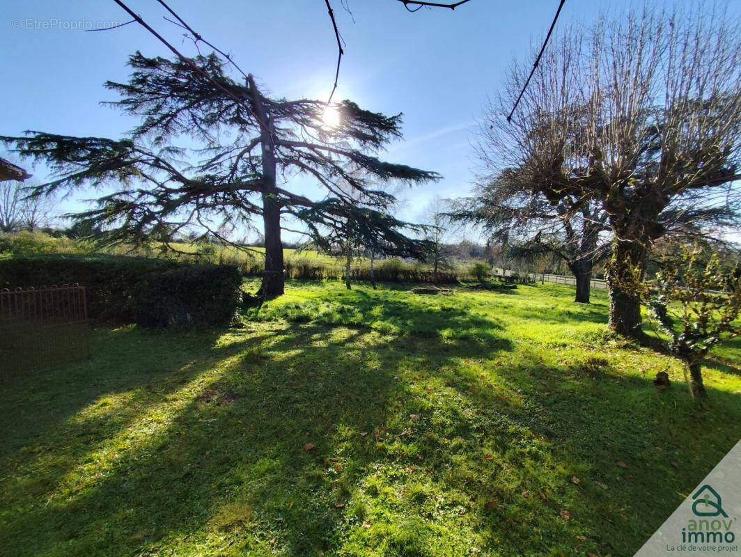 Maison à SAINT-JUNIEN