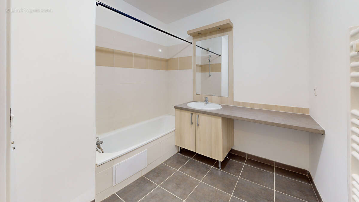 Appartement à BEAUZELLE