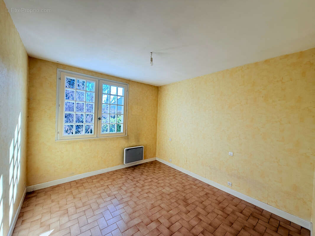 Maison à HOUDAN