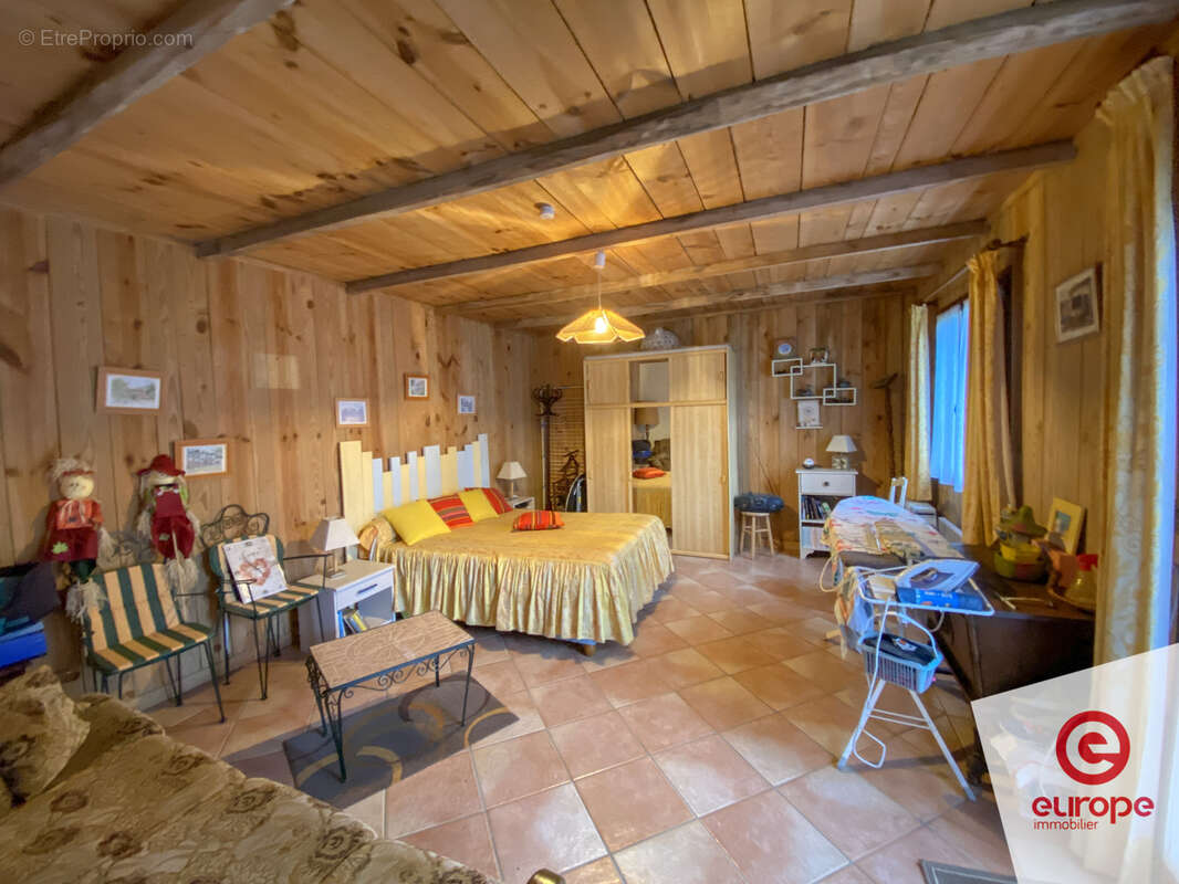 Maison à GIROLLES