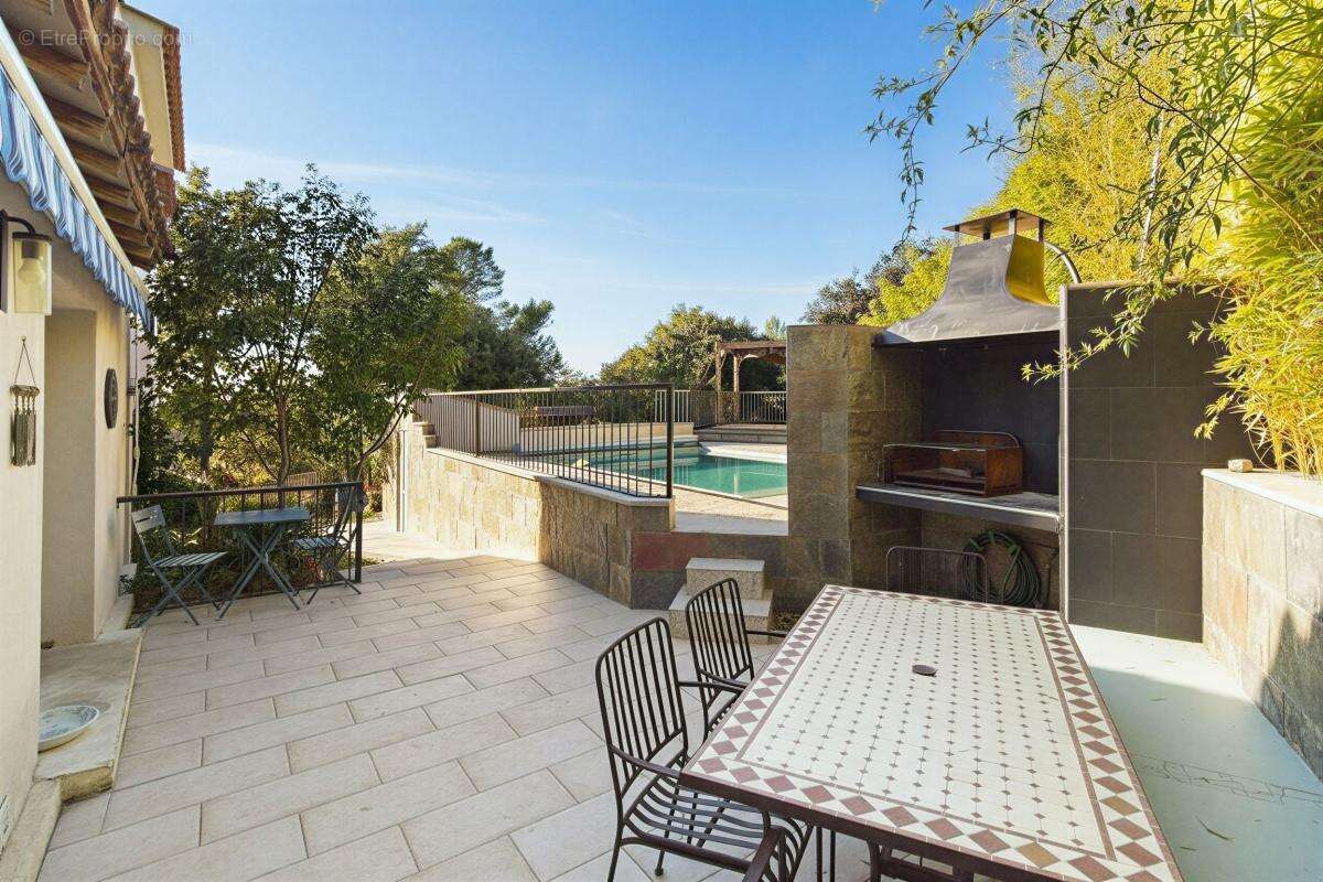 Maison à POURRIERES