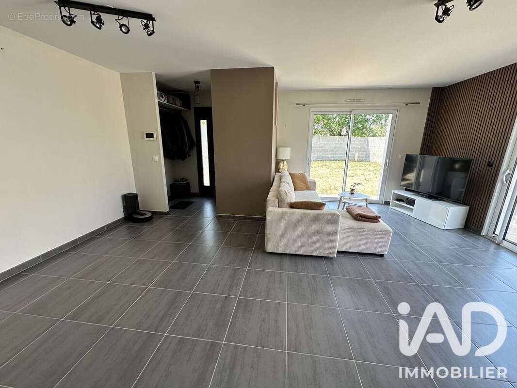 Maison 89 m² à Vouneuil-Sous-Biard  - photo 7