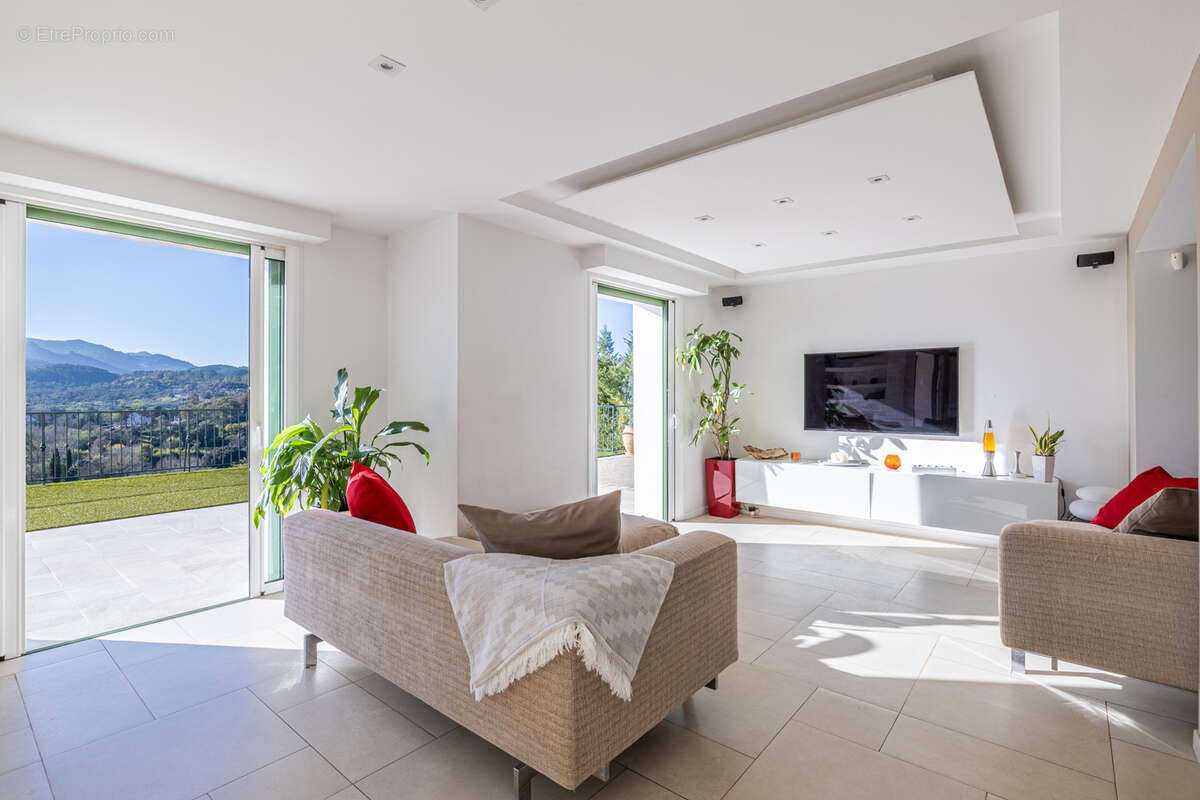 Maison à MANDELIEU-LA-NAPOULE