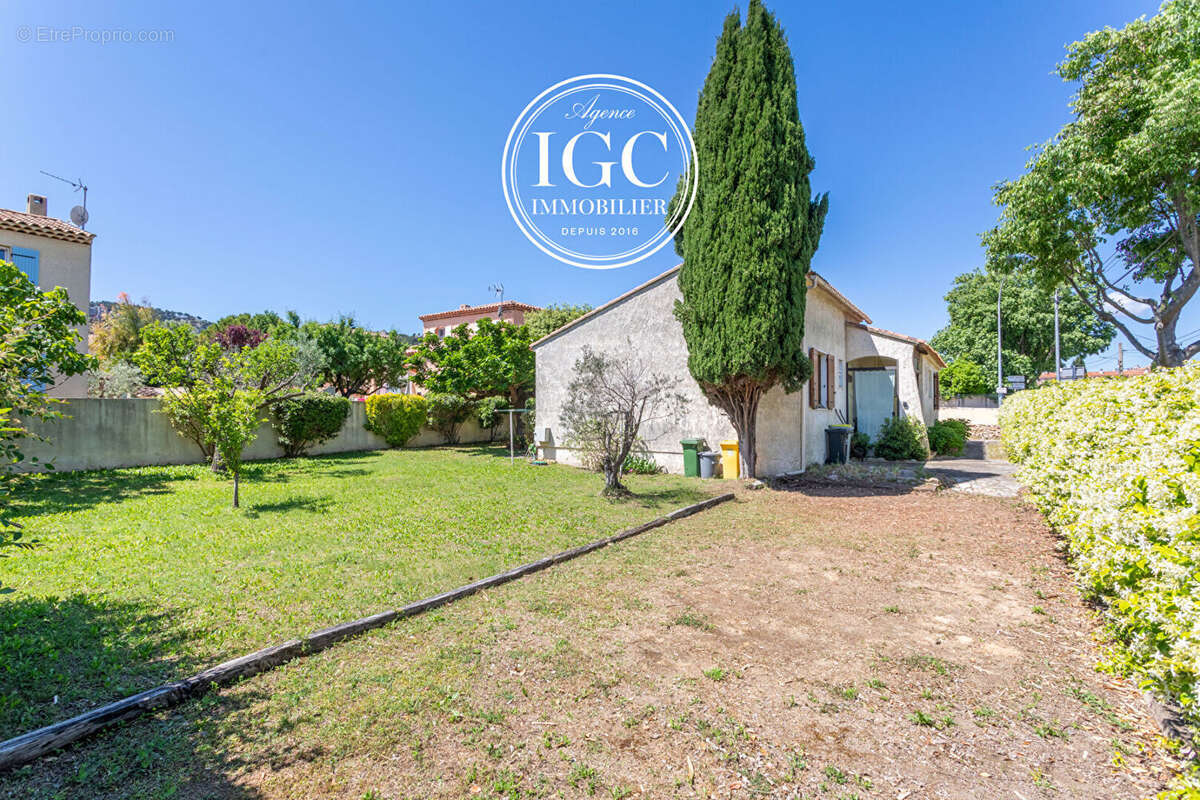 Maison à CHATEAUNEUF-LES-MARTIGUES