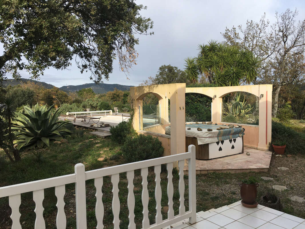 Maison à LA GARDE-FREINET