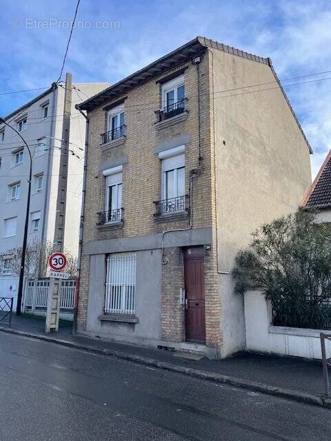 Appartement à SARTROUVILLE