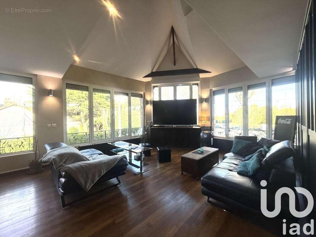 Photo 2 - Commerce à LOUVRES