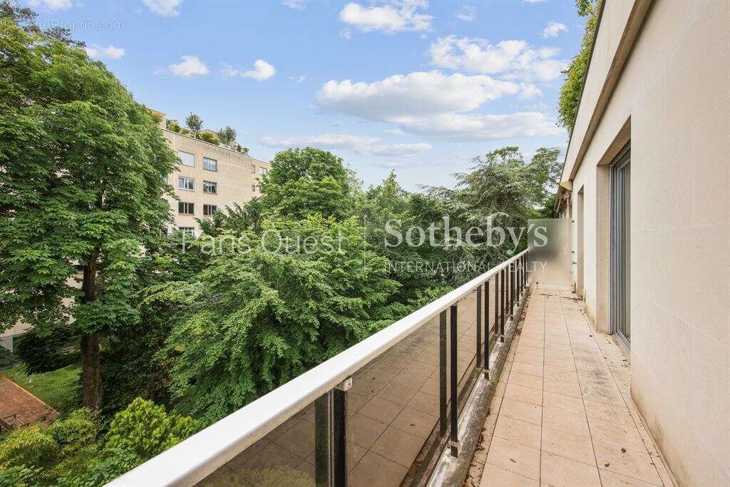 Appartement à NEUILLY-SUR-SEINE