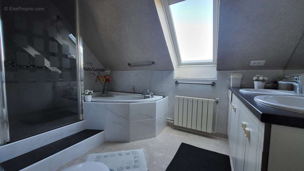 Maison à LES CLAYES-SOUS-BOIS