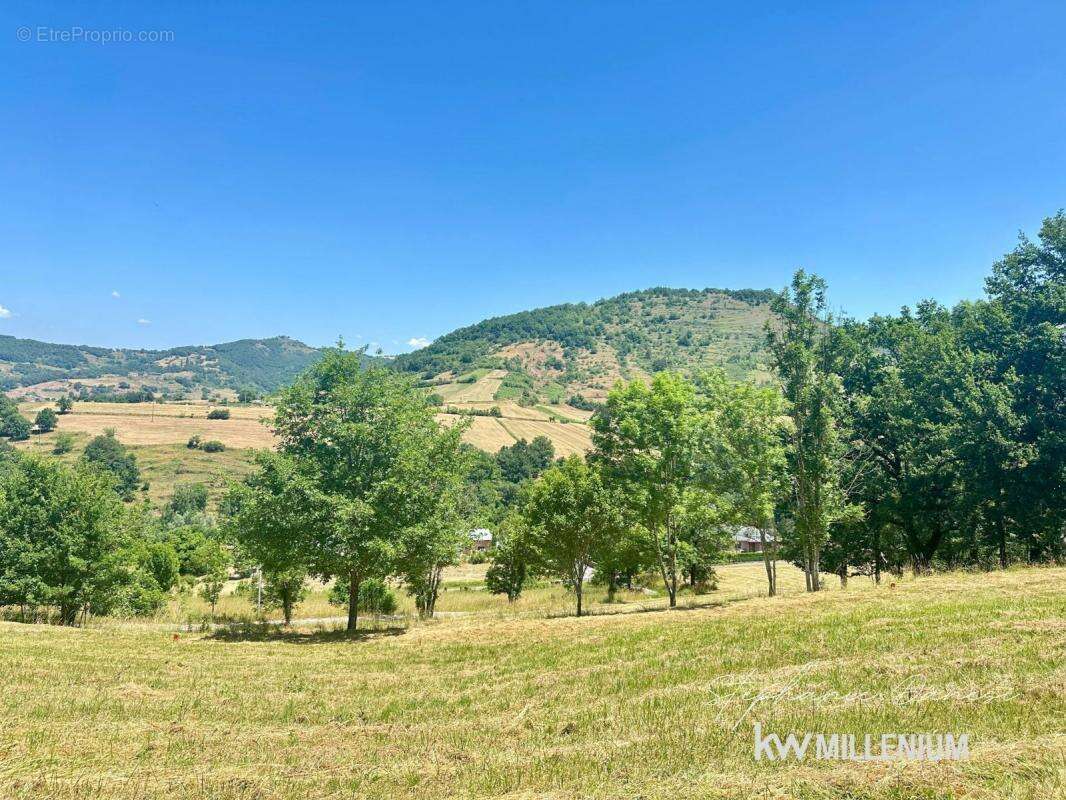 Terrain à MARCILLAC-VALLON