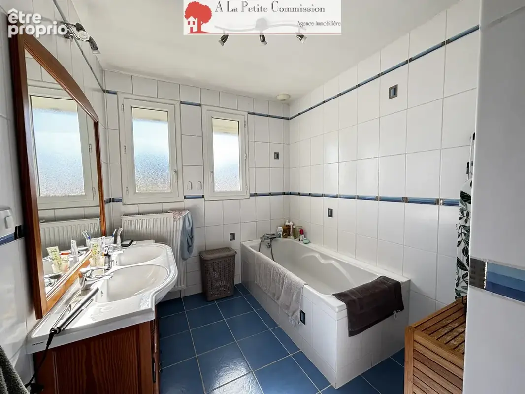 Maison familiale à vendre à Sours   Commerces et écoles à pied ! - photo 12
