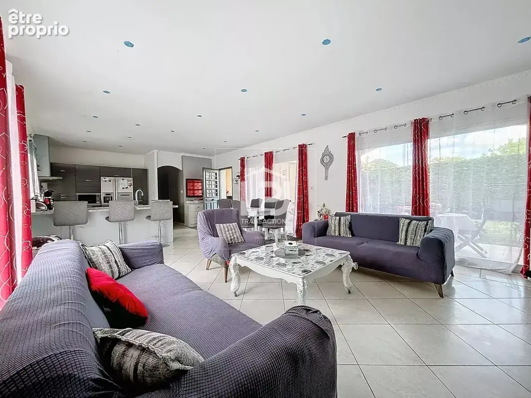 Jolie maison 6 pièces de 121 m² avec garage, sur une parcelle de 596 m² dans un secteur résidentiel et bucolique de Villeneuve T - photo 2