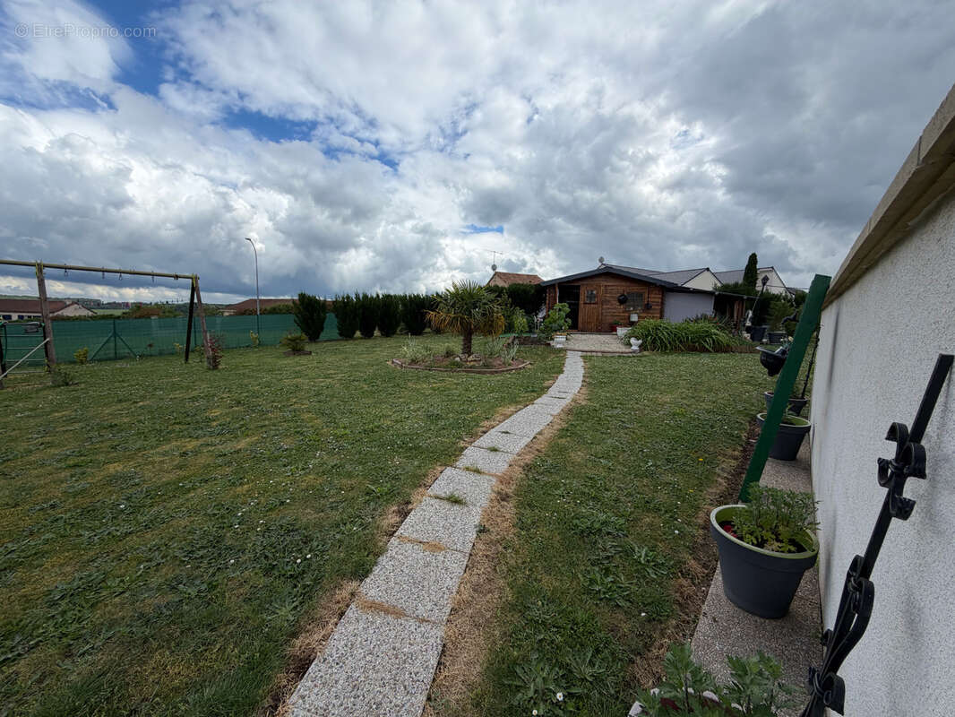 Maison à COUSSAY-LES-BOIS