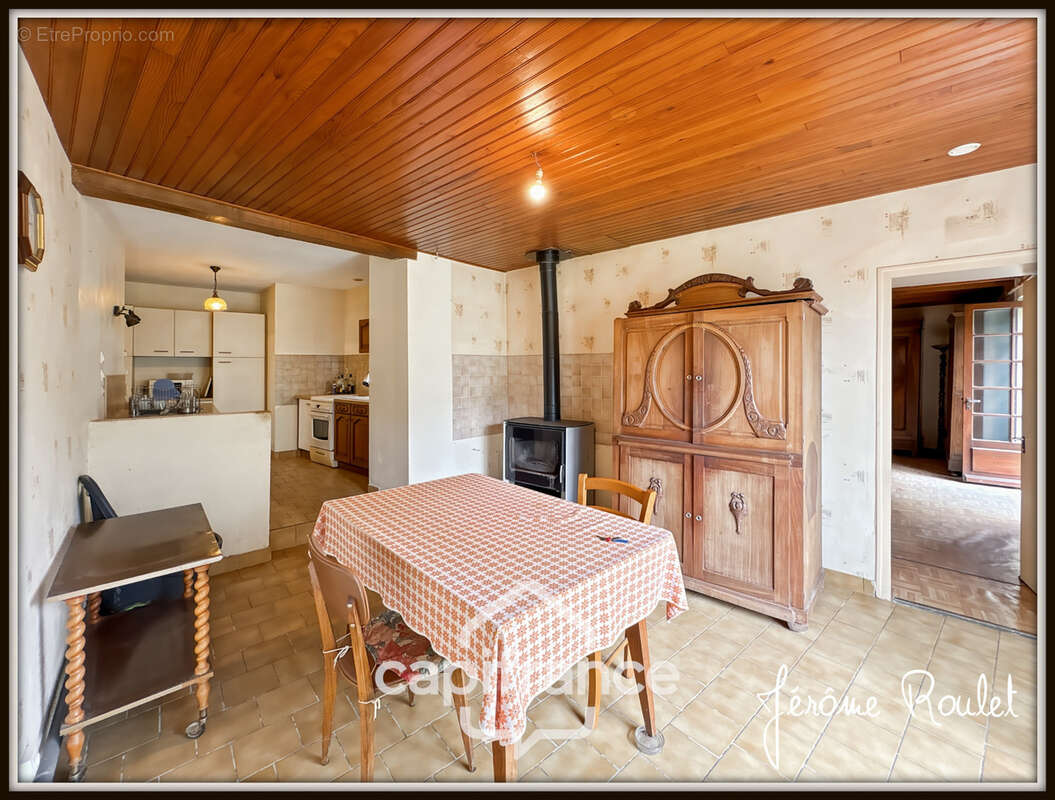 Maison en pierre à vendre 5 pièces 3 chambres Dépendances Terrain 1,5 ha Champigny-En-Rochereau (86) - photo 7