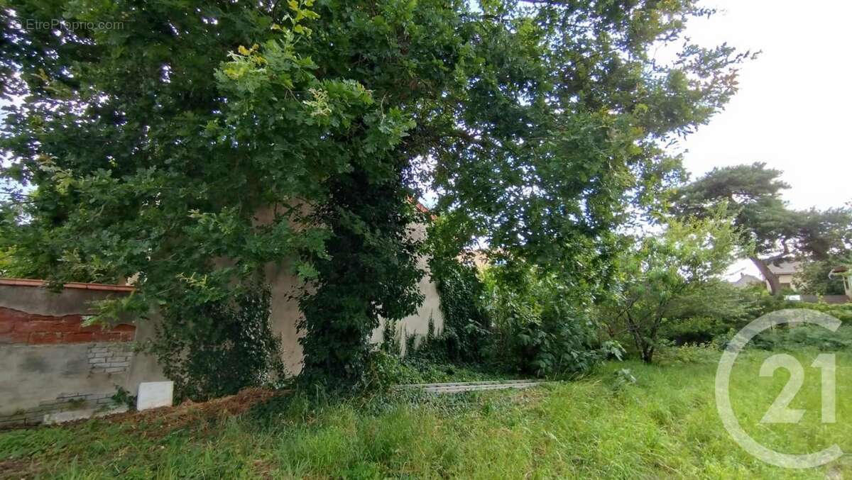 Terrain à FONTENAY-SOUS-BOIS