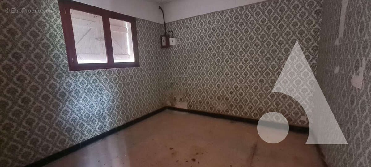 Maison mitoyenne à rénover-58 m² -Terrain de 316 m² -Salernes - photo 4