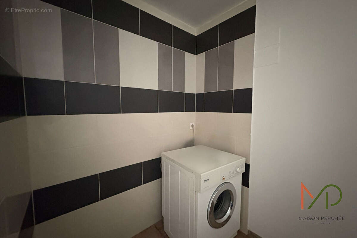 Maison de ville atypique, sur trois niveaux, entièrement rénovée de 71 m² - photo 10