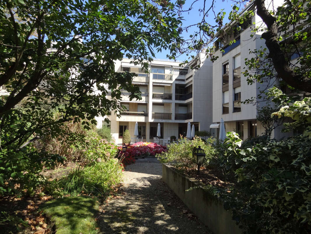 Studio de 33m2 aux Hespérides Saint James Résidence pour Seniors NEUILLY-SUR-SEINE 92200 - photo 2