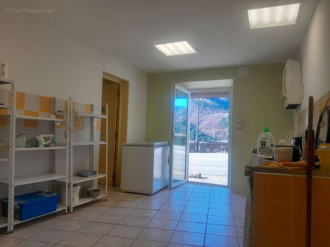 Commerce à SAINT-PRIVAT-DE-VALLONGUE