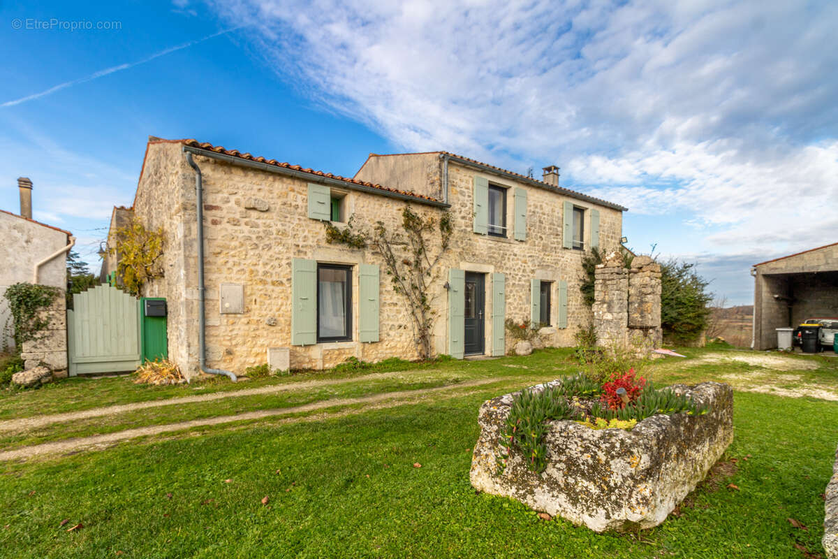 Maison charentaise avec vue d’exception sur les marais et la Tour de Broue... - photo 2