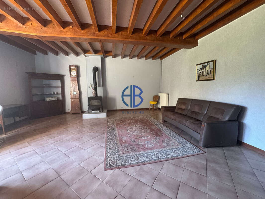 Maison à MONTAGNIEU