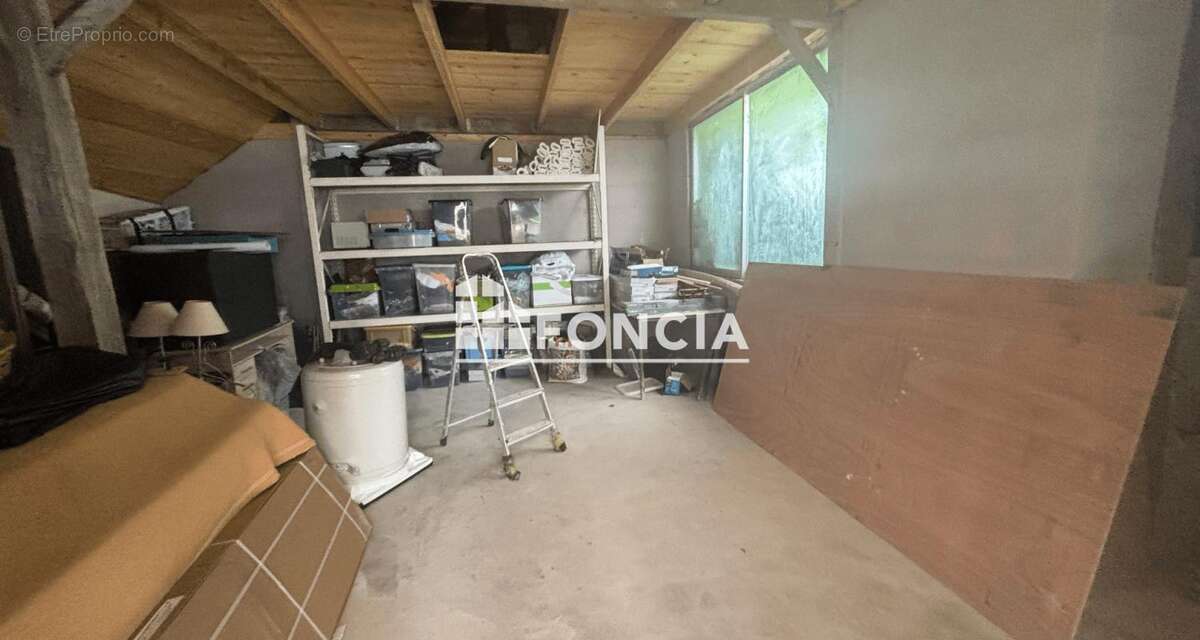 Commerce à SAINT-PIERRE-SUR-ORTHE