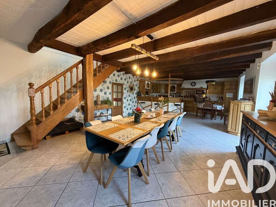 Maison 212 m² à Moreac  - photo 4