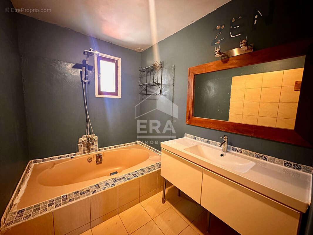 Maison à CHATEAUNEUF-LE-ROUGE