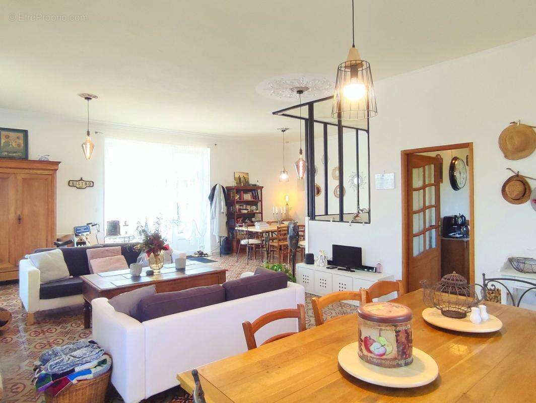 Maison à MOLIERES-SUR-CEZE