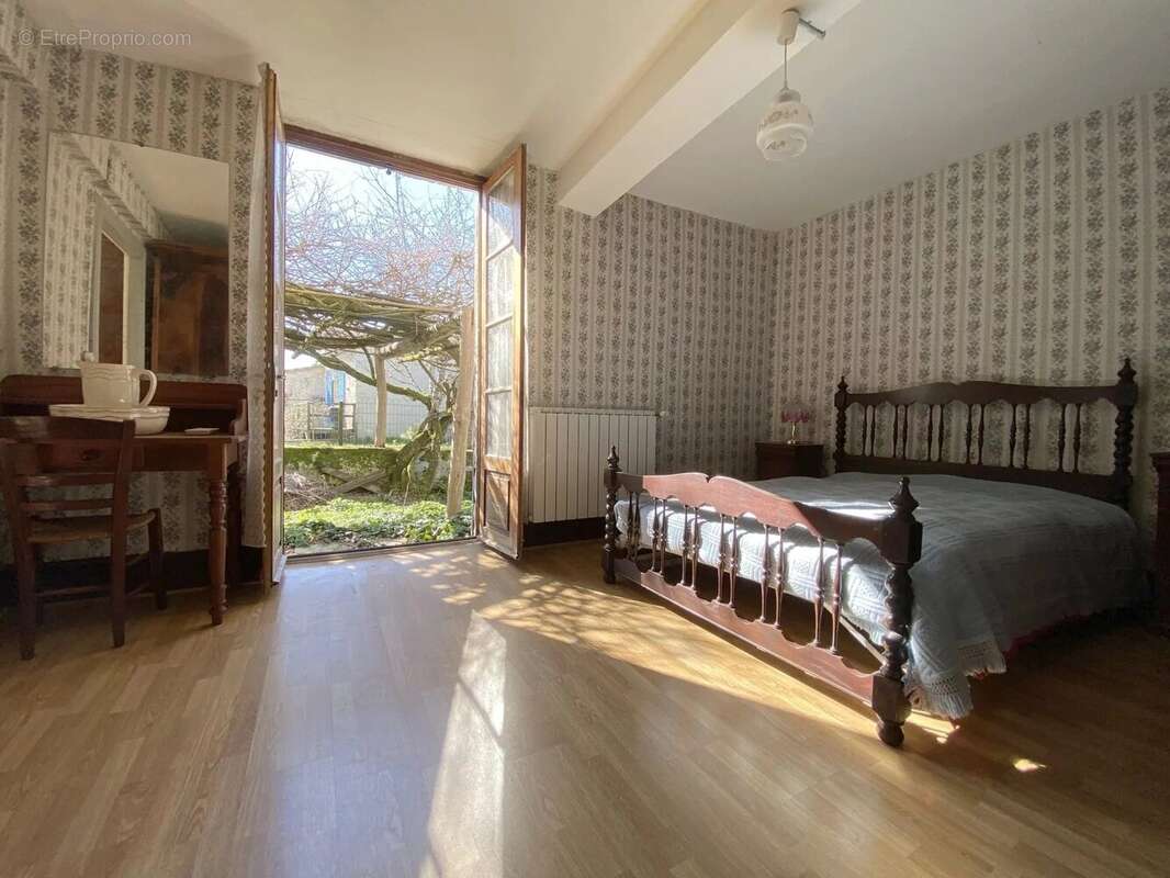 Grande maison avec extérieur au coeur d'un joli village - photo 4