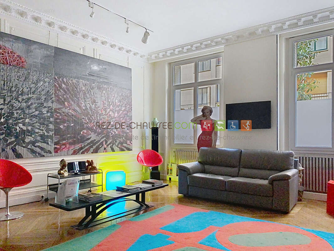 Commerce à PARIS-16E