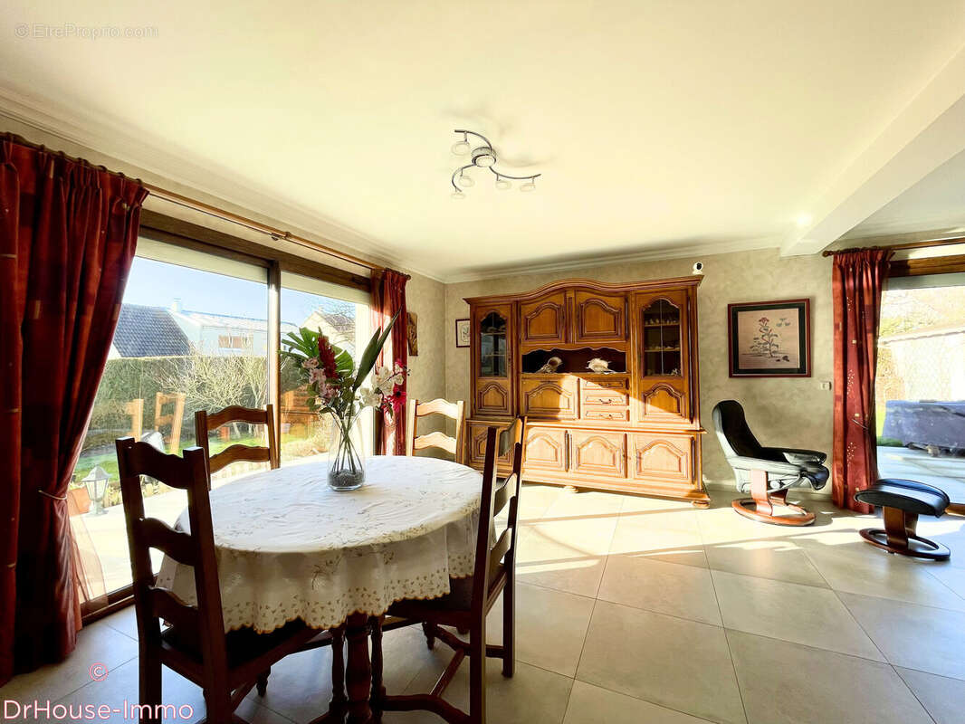 Maison à MONTEVRAIN