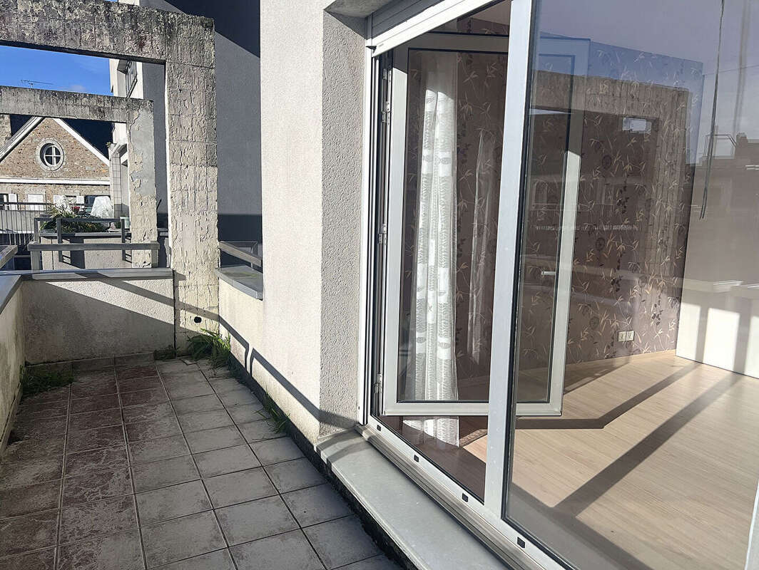 T5 de 98m², balcon terrasse, cave et parking - photo 5