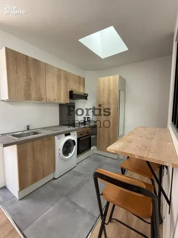 Paris 2 - rue saint-denis - deux pieces au dernier etage - photo 4