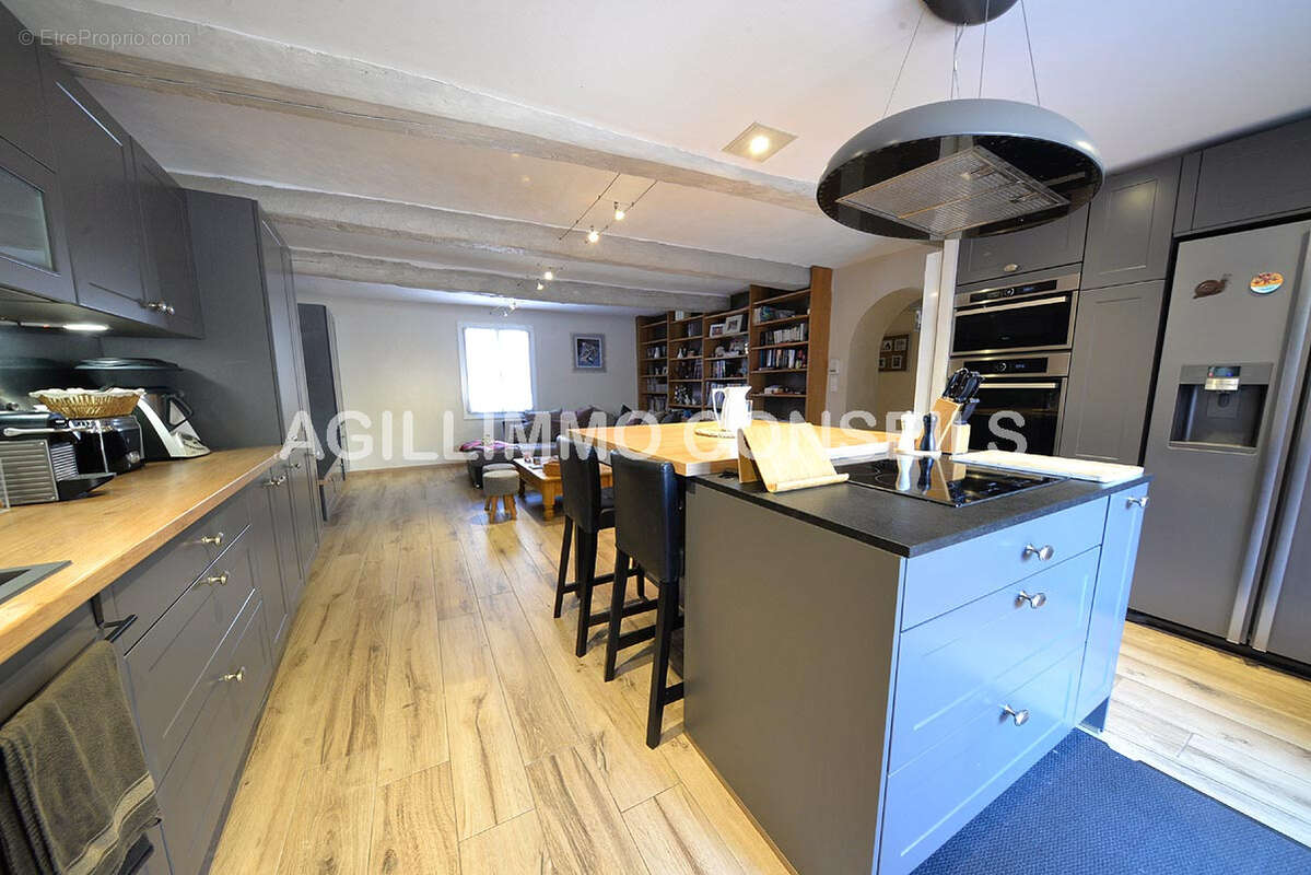 Maison 8 pièces avec 2 garages, cave, ext. terrasse tropézienne - photo 3