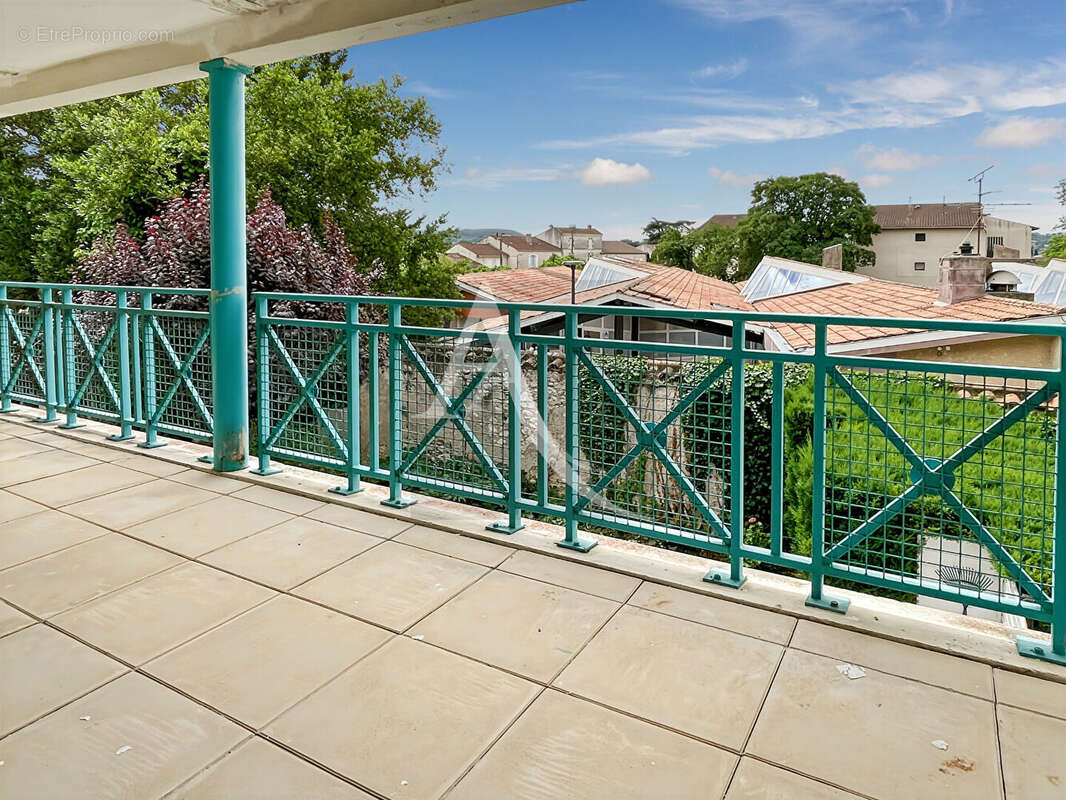 Appartement avec terrasse et ascenseur - Villeneuve-sur-Lot - 3 pièces - 80 m2 - photo 4